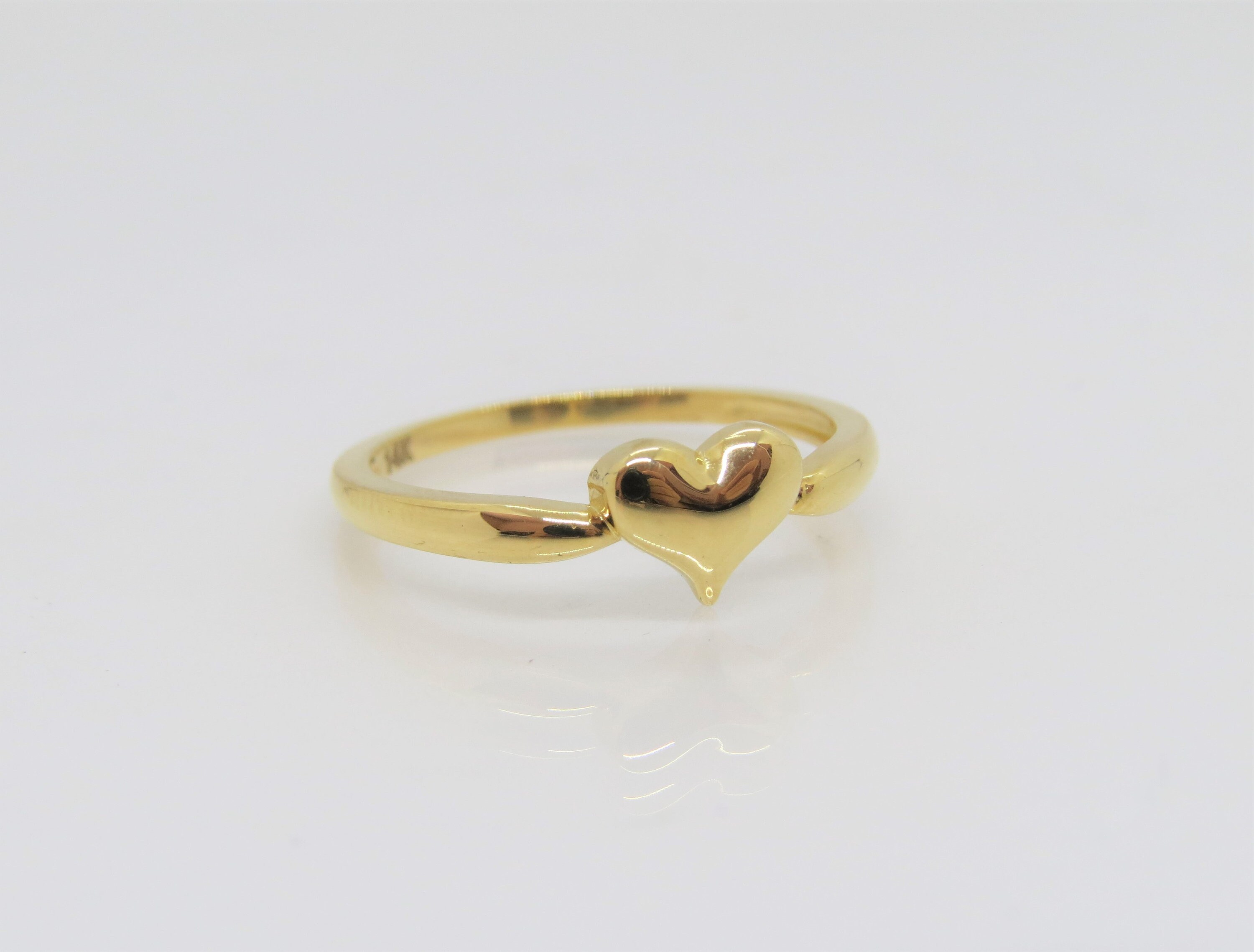 10K Solid Yellow Gold Dainty Heart Band Ring – 3.8mm – Size 6.5 – Diamomo