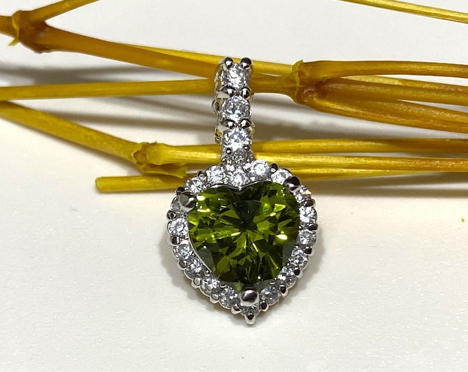 Sterling Silver Heart Peridot & White Topaz Pendant.