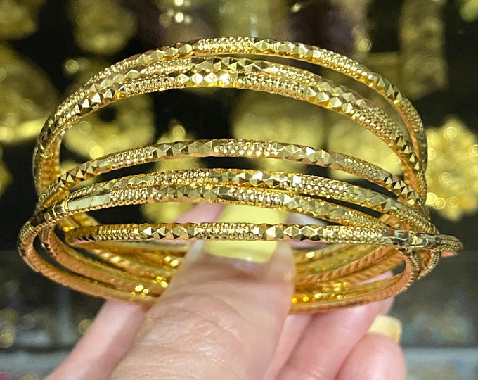18K Yellow Gold 7 Pieces Set Bangle Diamond Cut. 50mm, Vintage Bangle.