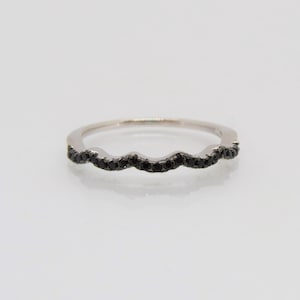 Vintage Sterling Siver Black Sapphire Swirly Band Ring Size 6