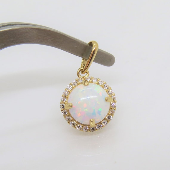 Vintage 14K Solid Yellow Gold Round cut White Opal