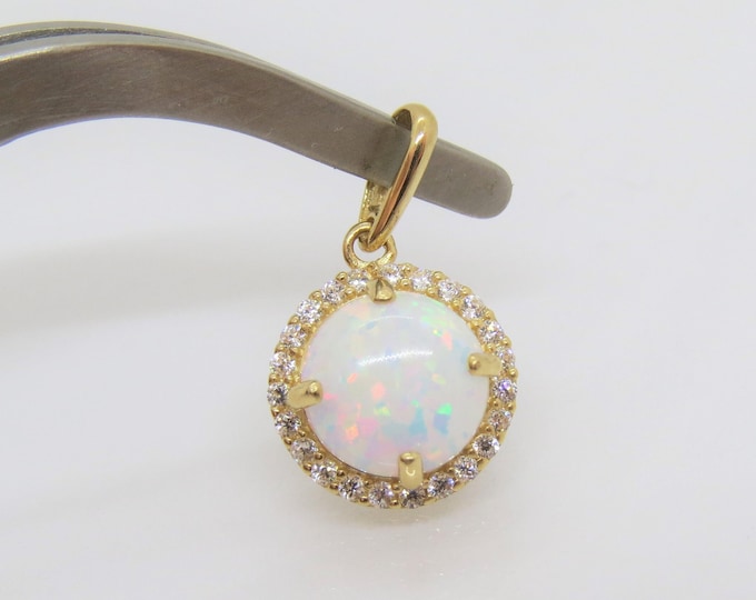 Vintage 14K Solid Yellow Gold Round cut White Opal & White Topaz Pendant