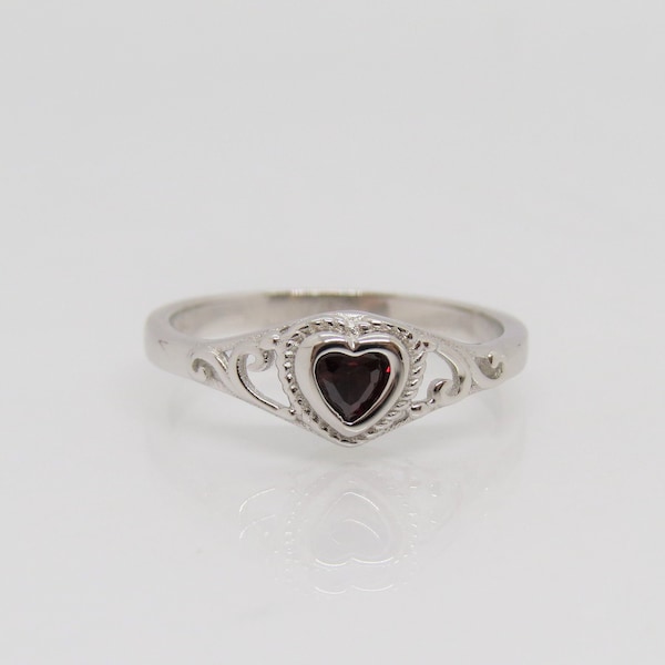 Sterling Silver Garnet Heart Filigree Ring Size 6