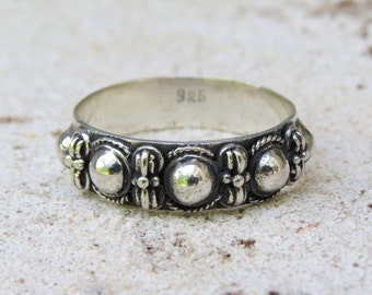 Vintage Sterling Silver Bali Dots Band Ring.