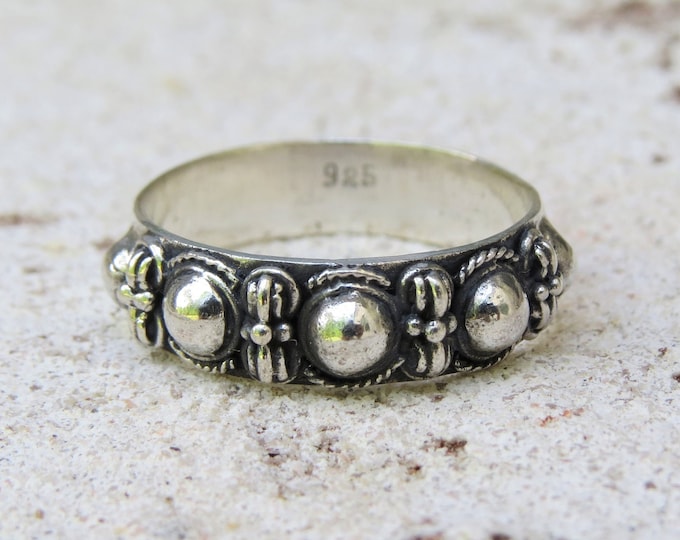 Vintage Sterling Silver Bali Dots Band Ring.
