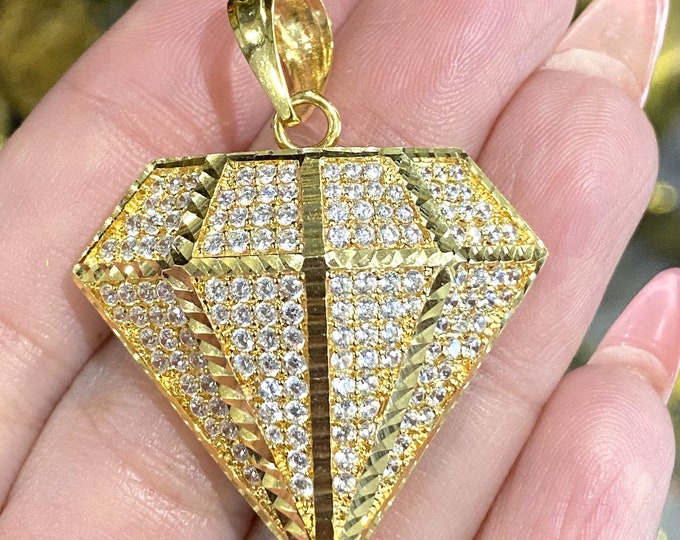 Vintage 18K Solid Gold Diamond Shape White Topaz Pendant.