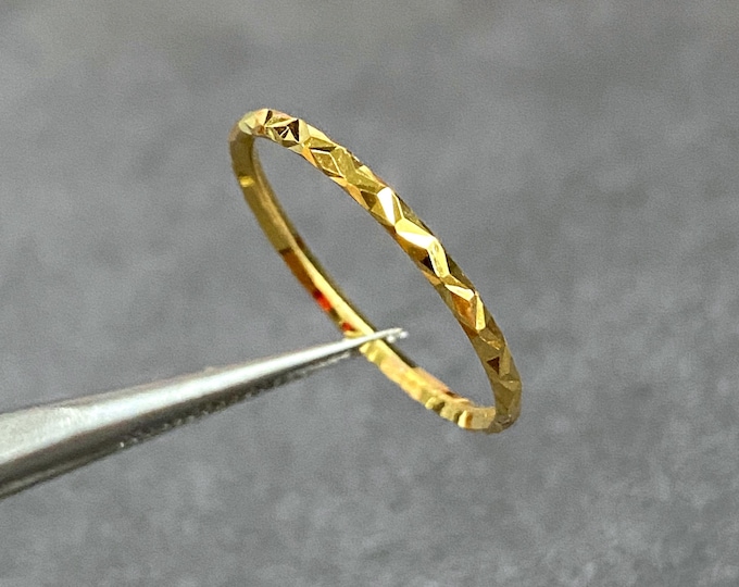 Vintage 14K Solid Yellow Gold Diamond cut Thin Band Ring Size 8.25