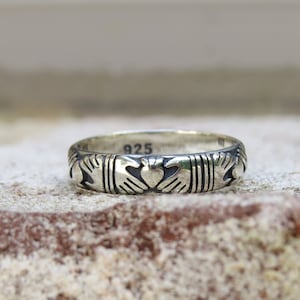 Claddagh Sterling Silber Bandring.