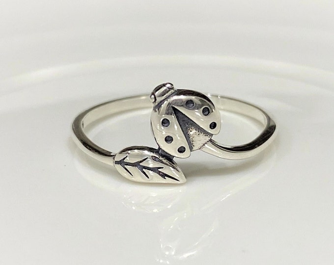 Vintage Sterling Silver Bee & Leaf Ring.