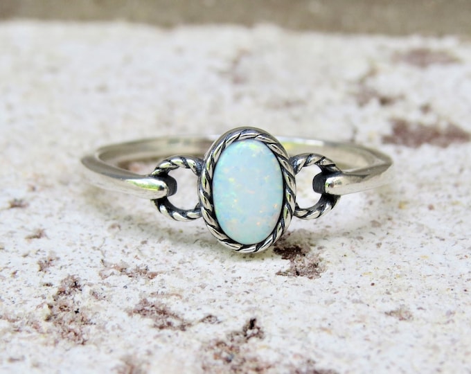 Vintage Sterling Silver Oval White Opal Ring.