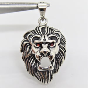 Vintage Sterling Silver Lion Garnet on eyes Pendant