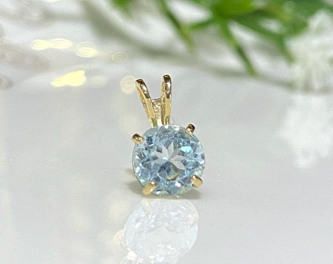 Vintage 14K Solid Yellow Gold Round cut Aquamarine Pendant