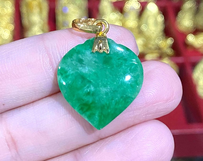 Vintage 14K Solid Yellow Gold Natural Green Jadeite Jade Heart Pendant.