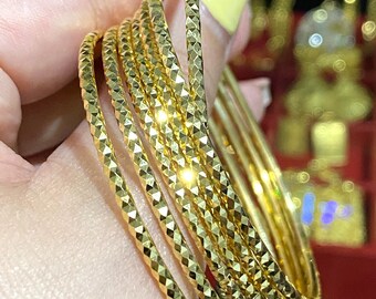 18K Yellow Gold 7 Pieces Set Bangle Diamond Cut. 59mm