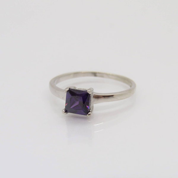 Vintage Sterling Silver Princess cut Amethyst Ring Size 7