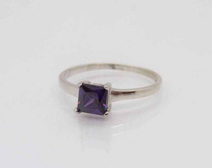 Vintage Sterling Silver Princess cut Amethyst Ring Size 7