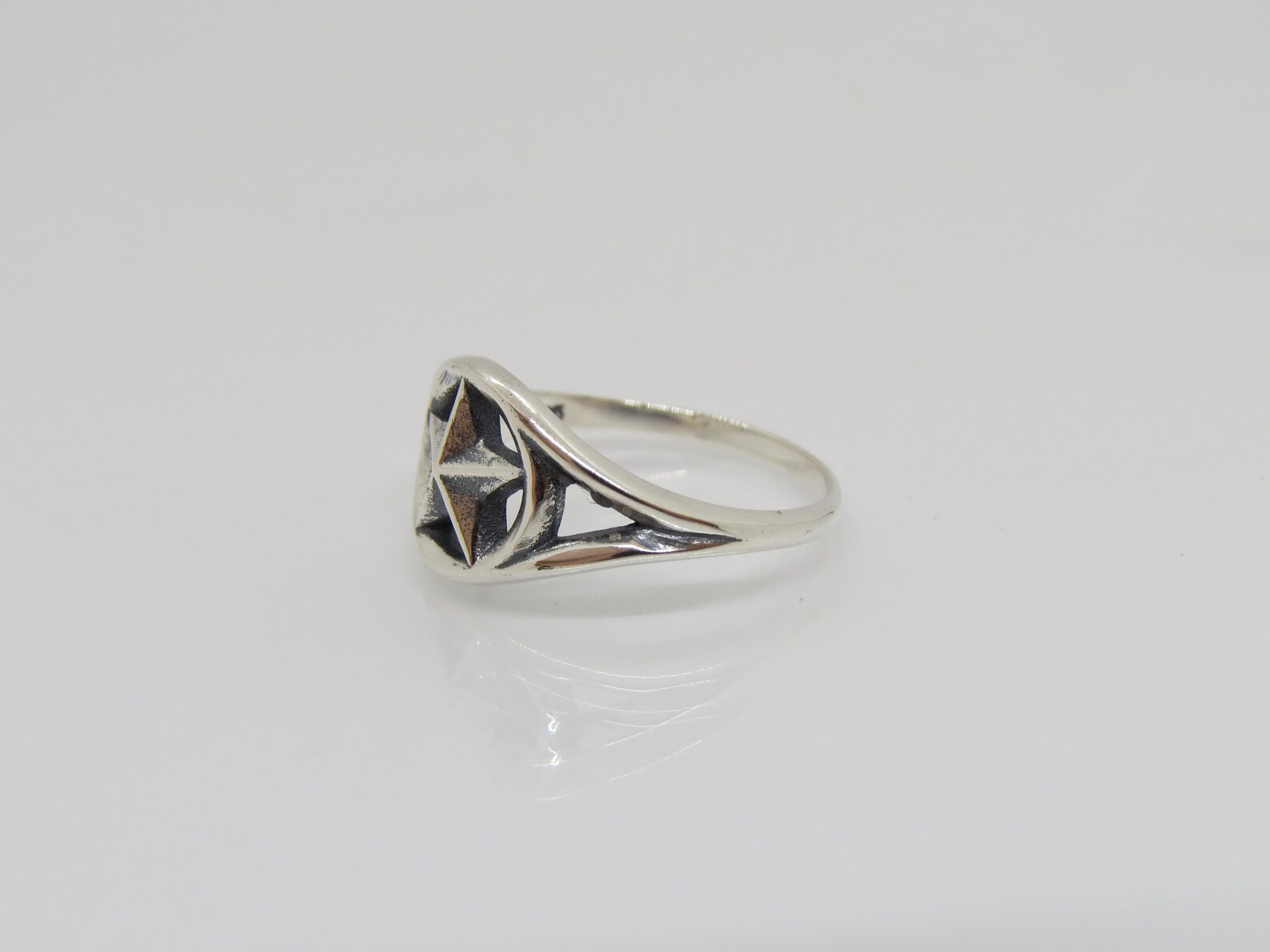 SILVER DEMI STARLETTE RING
