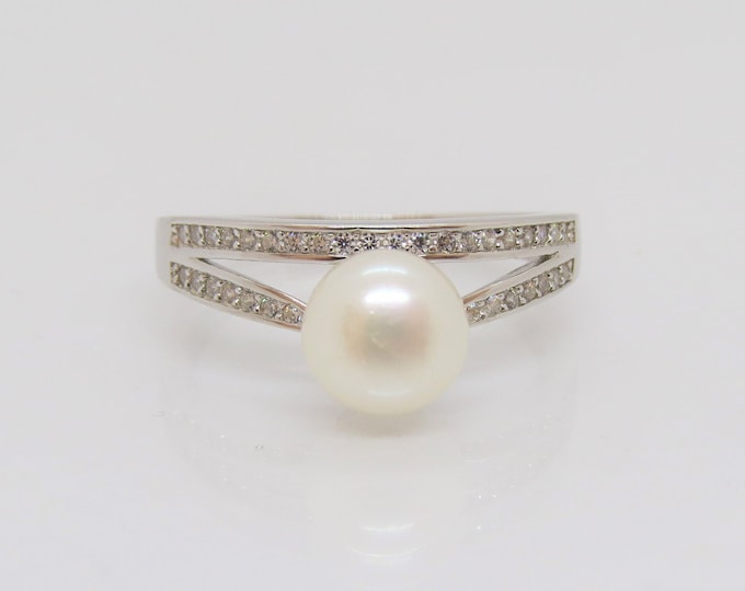 Sterling Silver White Pearl & White Topaz Ring Size 8