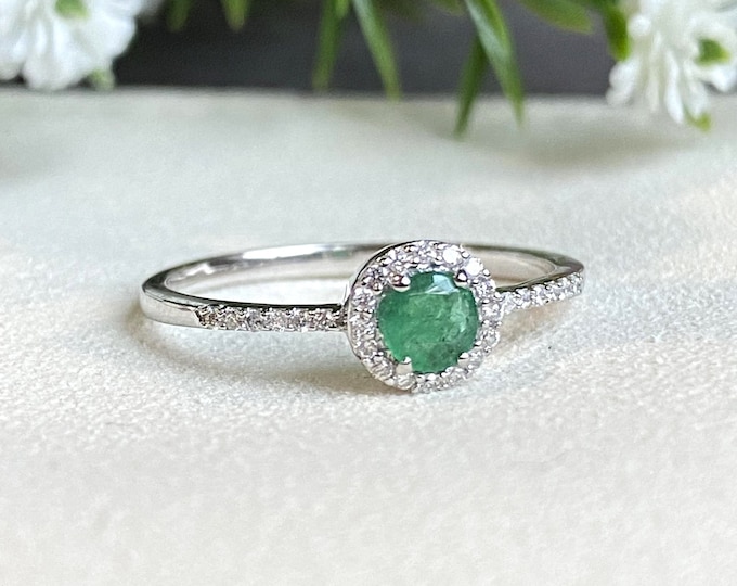 Vintage 14K Solid White Gold Natural Emerald & Diamond Ring Size 7