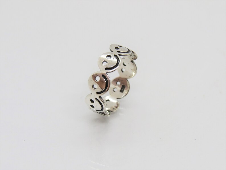 Vintage Sterling Silver Face Smily Band Ring Size 7