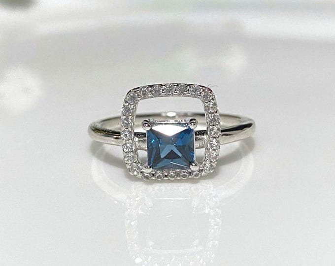 Vintage Sterling Silver London Blue Topaz & White Topaz Ring Size 7