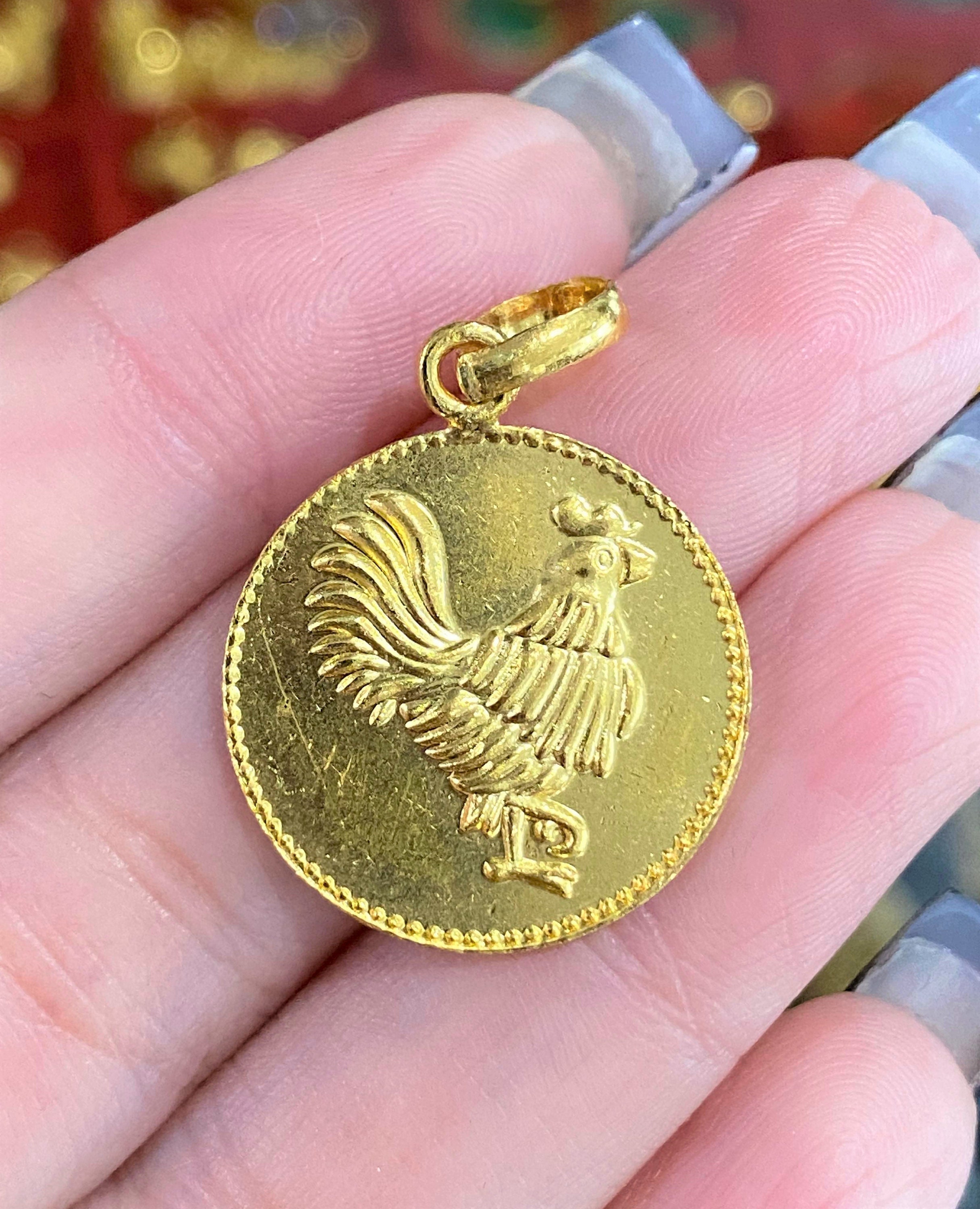 Rooster Chicken 18K Gold Filled Pendant Charm Necklace Gallo Medalla  33x45mm Figaro Mariner Chain 24 Dije de Gallo para la Protección Oro