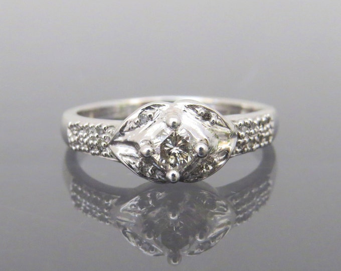 Vintage 14K Solid White Gold .32ct Diamond Ring Size 7