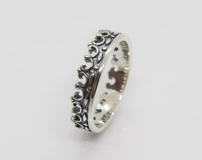Vintage Sterling Silver Crown Band Ring Size 7