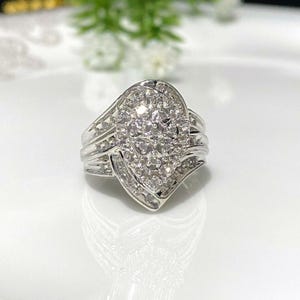Vintage 10K Solid White Gold Genuine Diamond Ladies Ring Size 6.75