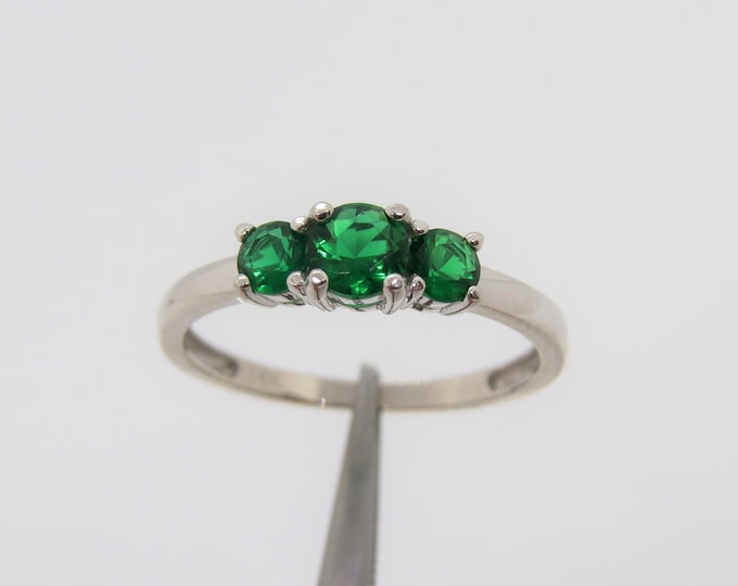 Vintage 14K Solid White Gold Emerald Three stones Ring Size 8