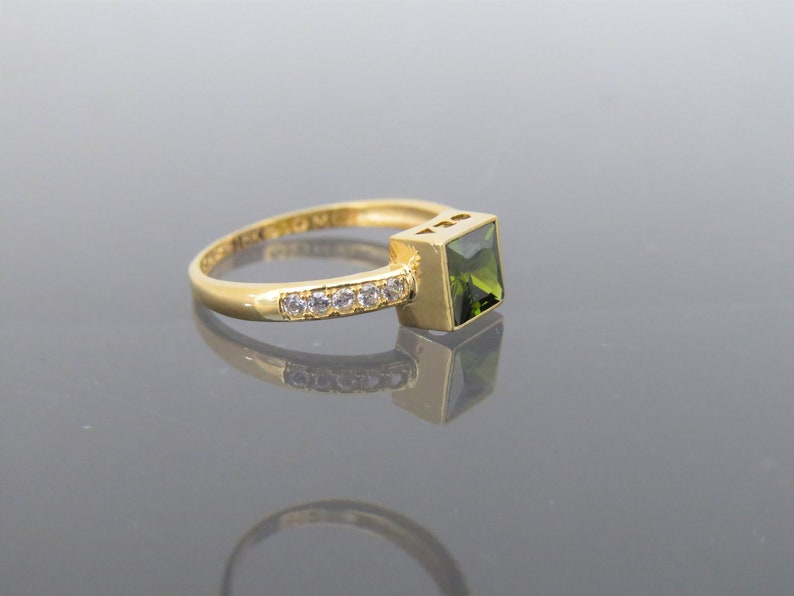 Vintage 18K Solid Yellow Gold Peridot /& White Topaz Ring Size 5.5