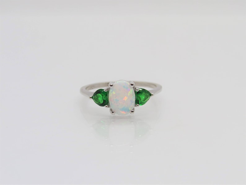 Vintage Sterling Silver White Opal & Emerald Ring Size 5 