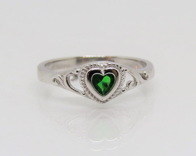 Vintage Sterling Silver Emerald Heart Filigree Ring Size 7