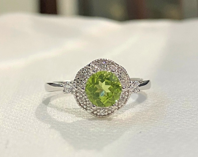 Sterling Silver Peridot & White Topaz Ring Size 7