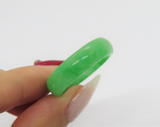 Vintage Natural Apple Green Jadeite Jade Band Ring Size 9