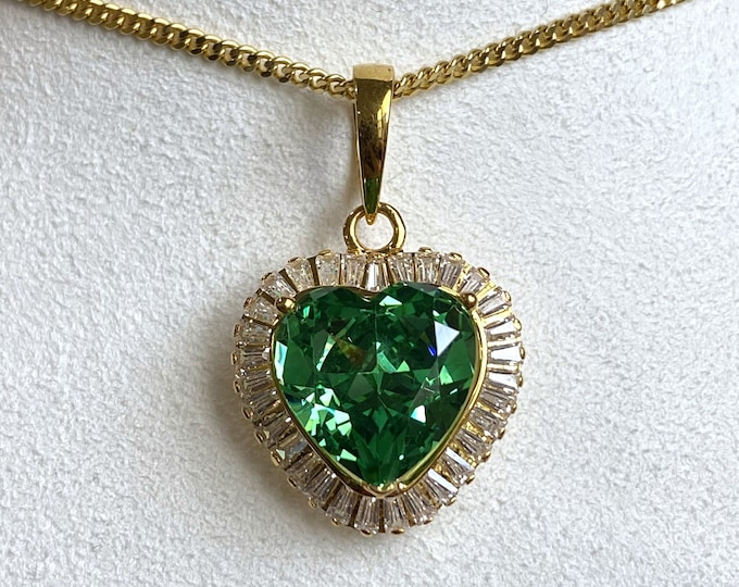Vintage 15K 610 Solid Gold Emerald & White Topaz Heart Pendant.