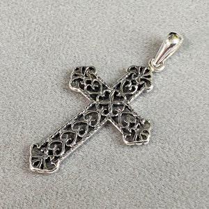 Vintage Sterling Silver Filigree Cross Pendant.