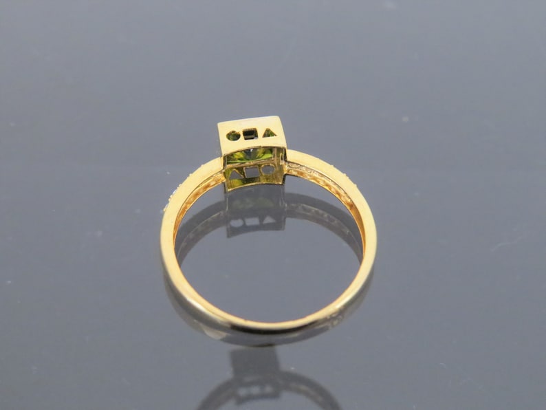 Vintage 18K Solid Yellow Gold Peridot /& White Topaz Ring Size 5.5