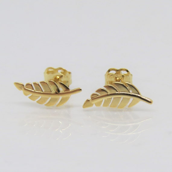 Vintage 14K Solid Yellow Gold Leaf Tiny Earrings - image 3