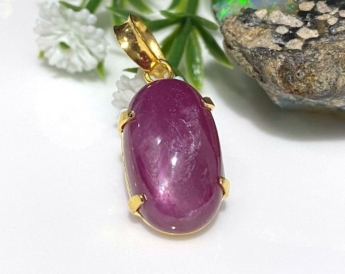 Vintage 14K Solid Yellow Gold 12ct Natural Oval Ruby Pendant.