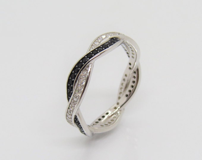 Vintage Sterling Silver White Topaz & Black Spinel Twisted Band Ring Size 8