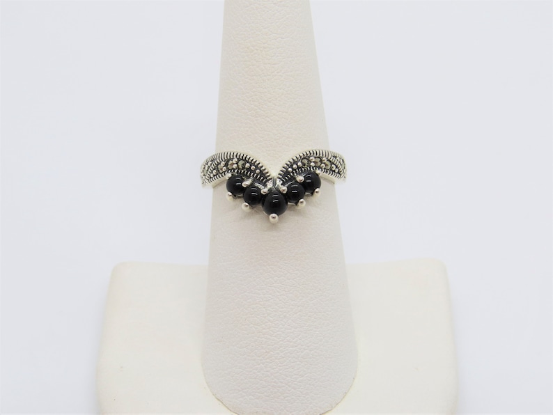 Vintage Sterling Silver Black Onyx /& Marcasite Pointed Ring Size 7