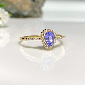 Vintage 14K Solid Yellow Gold Natural Tanzanite & Diamond Ring Size 7.