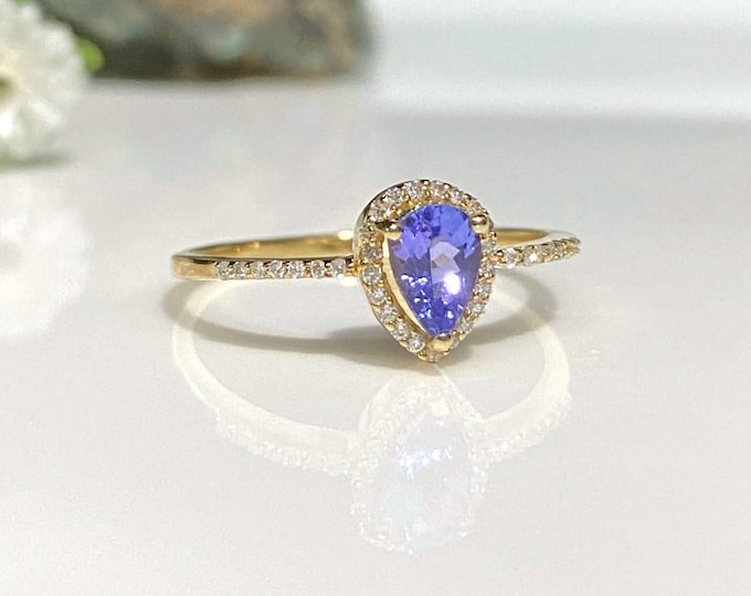 Vintage 14K Solid Yellow Gold Natural Tanzanite & Diamond Ring Size 7.