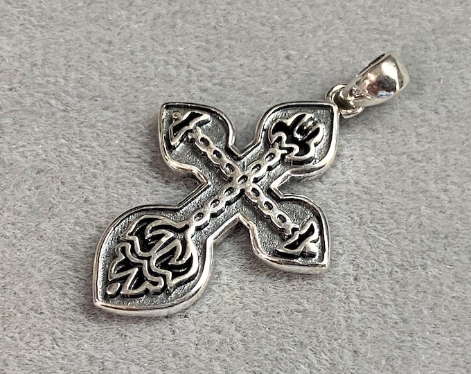 Vintage Sterling Silver Cross Pendant.