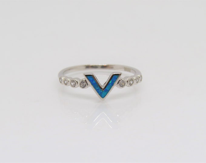 Vintage Sterling Silver Blue Opal & White Topaz V Ring Size 8
