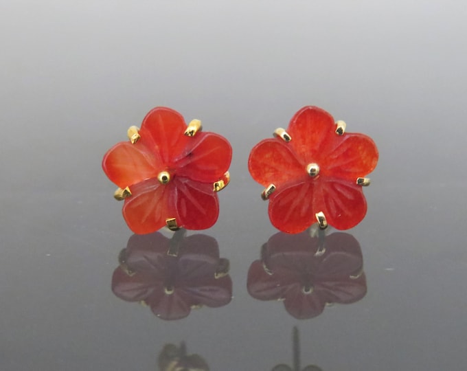 Vintage 18K Solid Yellow Gold Red Jadeite Jade Flower Stud Earrings