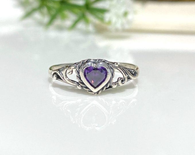 Vintage Sterling Silver Amethyst Heart Filigree Ring.