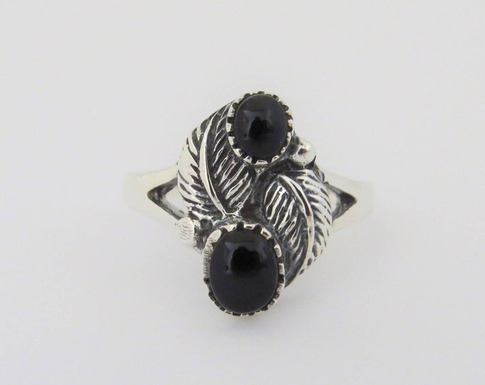 Vintage Southwestern Sterling Silver Black Onyx Leafs Ring Size 7