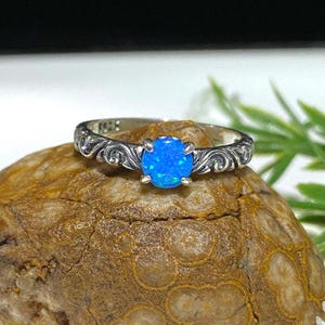 Vintage Sterling Silver Blue Opal carved Band Ring.